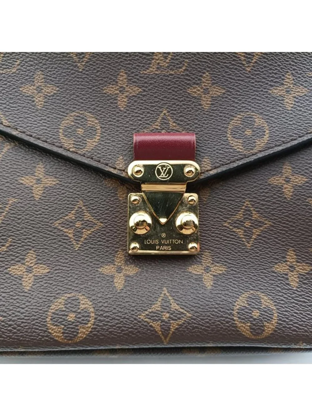 Louis Vuitton Pochette Metis Monogram Brown Canvas Handbag